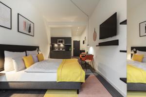 Postel nebo postele na pokoji v ubytování Candlewood Suites Berlin Charlottenburg by IHG