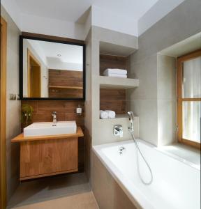 Ванная комната в Mordecai 12 Apartments by Adrez