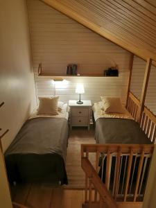 เตียงในห้องที่ Winter Nest - A cozy accommodation in the heart of Saariselkä