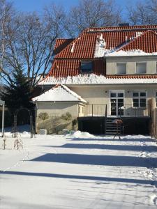 Haus in der Gartenstadt durante o inverno