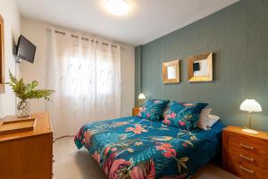 Postel nebo postele na pokoji v ubytování Elegant Candelaria apartment with ocean views