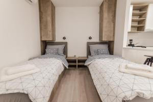 Postel nebo postele na pokoji v ubytování Apartmani Statik SD