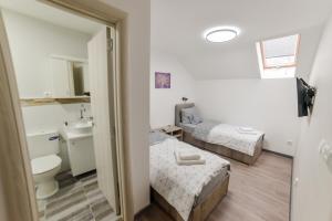 Postel nebo postele na pokoji v ubytování Apartmani Statik SD