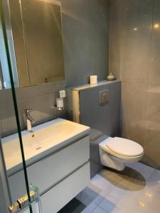 Ένα μπάνιο στο Superbe appartement T2 Vue magnifique Sanguinaires à 50m de la plage