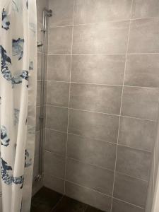 a bathroom with a shower with a shower curtain at Villa Båthamnsgatan in Söråker +23 photos