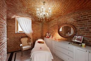 Zdjęcie z galerii obiektu Palac Mortegi Hotel & SPA- Restauracja Szlachecka, SPA, Basen, Sauny, Jazda Konna, Mini Zoo- Luksus, Relaks i Przyroda w jednym! w mieście Lubawa