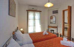 a bedroom with two beds and a window at To Pithari in Skiros