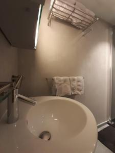 A bathroom at Boerderaaj vakantiewoning