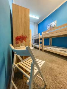 Postel nebo postele na pokoji v ubytování Moon Hostel Warszawa