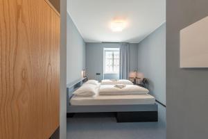 Postel nebo postele na pokoji v ubytování Cusanus Akademie - Accademia Cusanus