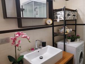 Fotografia z galérie ubytovania Bnbook Trilo Mind Rho Trilocale con 2 camere e 2 bagni v destinácii Rho + 27 fotografií