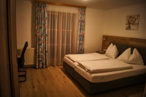Postel nebo postele na pokoji v ubytování Hotel-Restaurant Schwaiger***