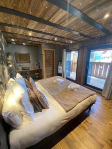 a bedroom with a large bed in a cabin at Les Mazots des Fées in Morzine