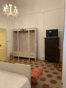 a living room with a bed and a dresser at BIANCA ROOMS in Noto