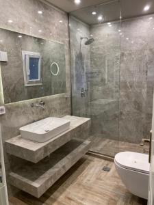 Koupelna v ubytování Athinais LAK Villa