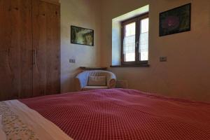 Pensione Albergo Diffuso Ceaglio Valle Maira客房内的一张或多张床位