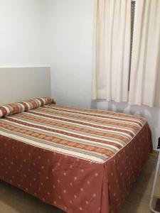 Łóżko lub łóżka w pokoju w obiekcie Hostal VILLA CARBULA