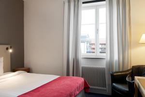 
Säng eller sängar i ett rum på Hotel Bishops Arms Strängnäs
