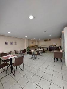 A restaurant or other place to eat at Executivo Prime Hotel