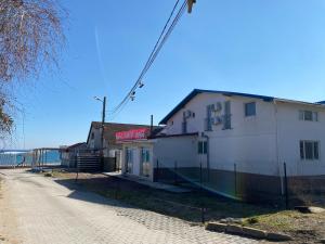 a building on the side of a dirt road at Vila Sunrise in Vama Veche