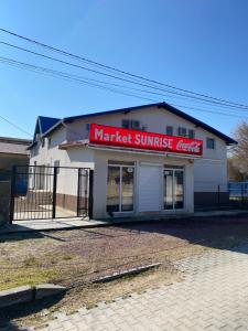 Bygningen som pensionatet ligger i + 12 billeder