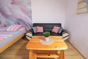 Łóżko lub łóżka w pokoju w obiekcie Apartamenty Częstochowa