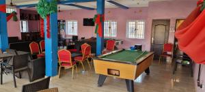 Biliár nebo kulečník v ubytování MTA Lounge and Leisures