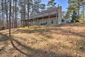 Gallery image of Family-Friendly Lake Lanier Escape on 2 and Acres! in Gainesville