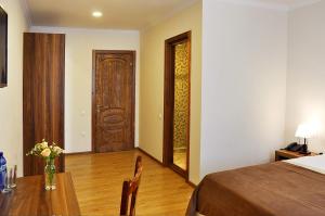 Postel nebo postele na pokoji v ubytování Hotel Gremi Tbilisi
