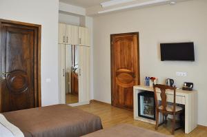 TV a/nebo společenská místnost v ubytování Hotel Gremi Tbilisi