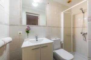 A bathroom at Costa den Blau