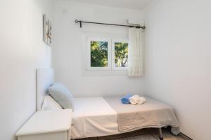 A bed or beds in a room at Costa den Blau