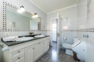 A bathroom at Costa den Blau