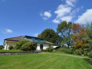 Afbeelding uit fotogalerij van Cosy apartment with terrace and pool in the garden in Waimes