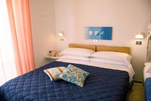 En eller flere senge i et værelse på Hotel Gialpina
