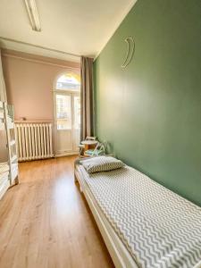Postel nebo postele na pokoji v ubytování Moon Hostel Warszawa