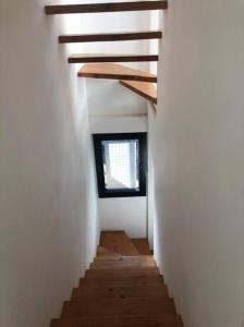 a hallway with wooden stairs in a house at Cabaña en COMPLEJO DEL ARROYO - Bariloche KM 11 in San Carlos de Bariloche