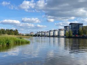 Výhled na řeku, která protéká v blízkosti apartmánu