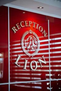 Fuajee või vastuvõtt majutusasutuses Hotel Lion