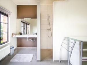 A bathroom at Cozy Farmhouse with Hill View