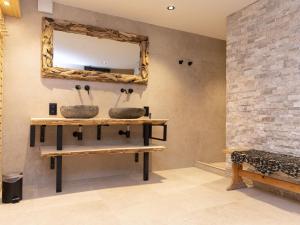 Зображення з фотогалереї помешкання Chalet with Sauna & Views у місті Manhay