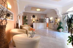 Posezení v ubytování Hotel Casa Di Meglio + 37 fotografií