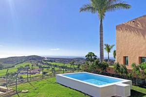 The swimming pool at or close to Salobre Morro Golf 2