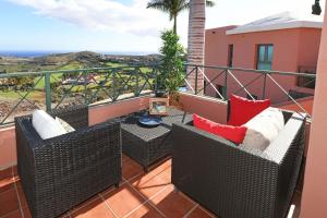 A balcony or terrace at Salobre Morro Golf 2