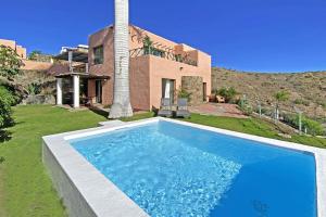 The swimming pool at or close to Salobre Morro Golf 2