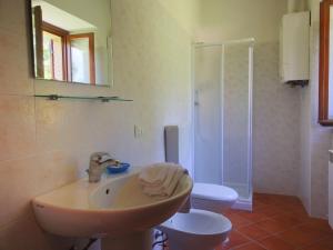 A bathroom at Apartment in Marche with Pool Access