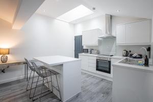 Η κουζίνα ή μικρή κουζίνα στο Charles Alexander Short Stay - The Gateway +85 φωτογραφίες