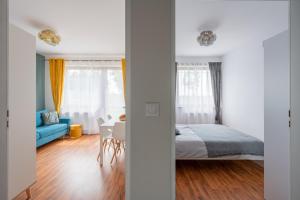 เตียงในห้องที่ SeaEsta Darłowo - Komfortowe Pokoje i Apartamenty