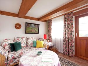 Predel za sedenje v nastanitvi Apartment in the Black Forest with garden