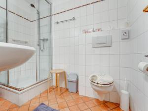 Koupelna v ubytování Apartment in Schleiden with Sauna and Nature